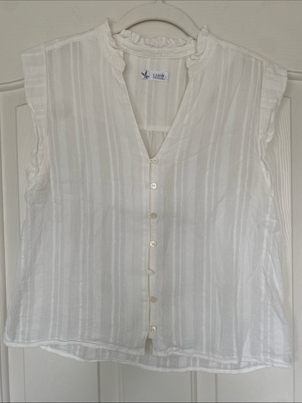 Carve Designs White Sleeveless Ruffle-Trim Button Front Blouse